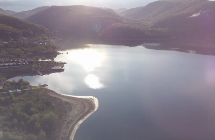 Lacul Cinciș din Hunedoara, litoralul de la munte. Locuri uimitoare, ascunse în împrejurimile sale VIDEO