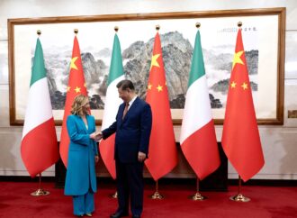 Italia reia LEGĂTURILE economice cu Beijingul, însă aplică taxele vamale impuse de UE partenerilor chinezi. Roma oscilează pe BALANSOARUL puterii Italia reia LEGĂTURILE economice cu Beijingul, însă aplică taxele vamale impuse de UE partenerilor chinezi. Roma oscilează pe BALANSOARUL puterii