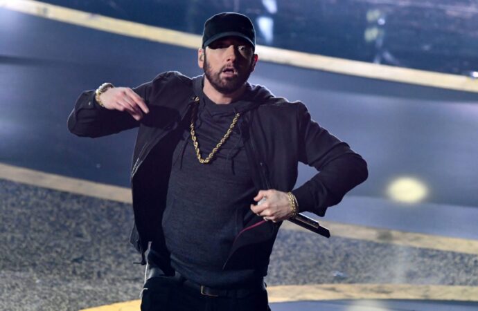 Eminem o devansează pe Taylor Swift în clasamentul albumelor Eminem o devansează pe Taylor Swift în clasamentul albumelor