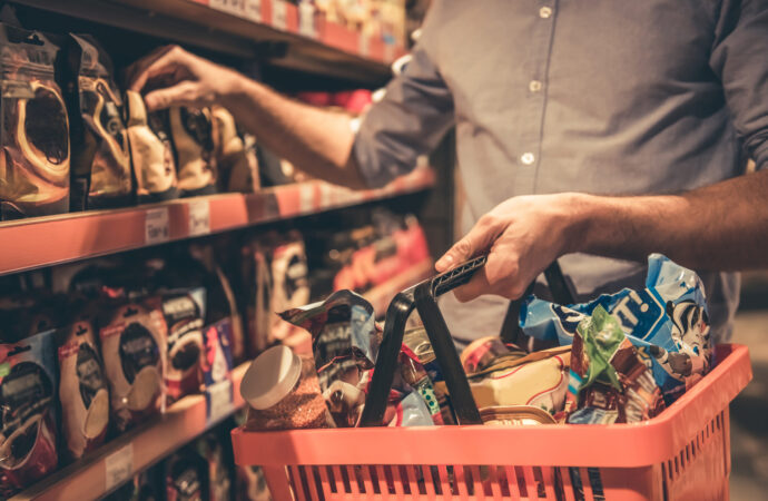 Legea coșului MINIM de consum este doar pe hârtie. Veniturile nu acoperă cheltuielile