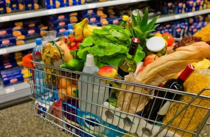 Mii de alimente ar putea avea prețuri MAI MICI din toamnă. Ce ieftiniri îi așteaptă pe români