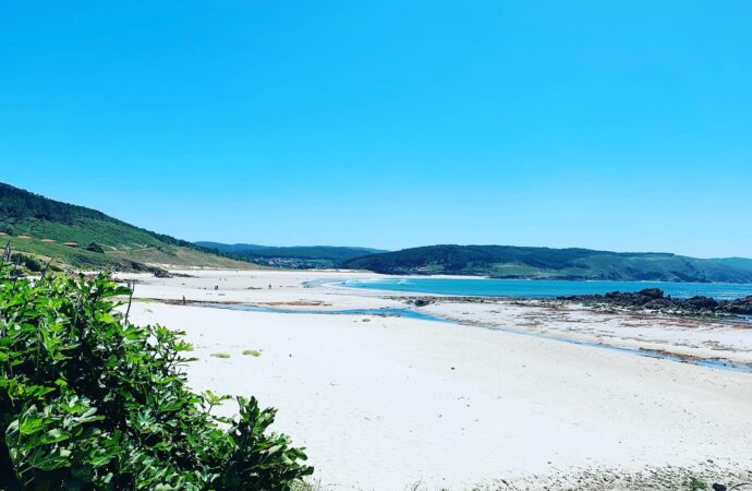 Coasta Morții, destinația ideală pentru plajă. Sate de pescari și coaste stâncoase, care oferă un peisaj mirific VIDEO