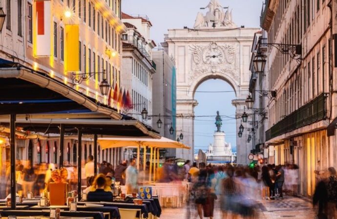 Anchetă jurnalistică: Lisabona discriminează turiștii. Localnicii se bucură de reduceri secrete