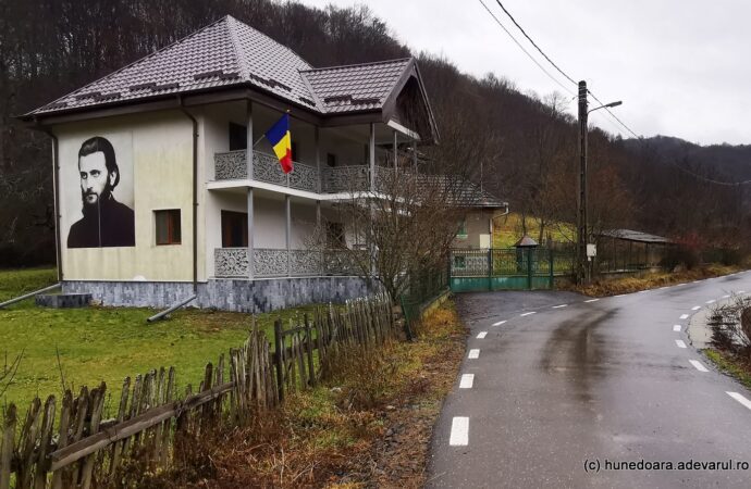 Secretele Drumului regelui din munții Metaliferi. Șosea nouă spre satul natal al lui Arsenie Boca și spre stațiunea Vața Băi