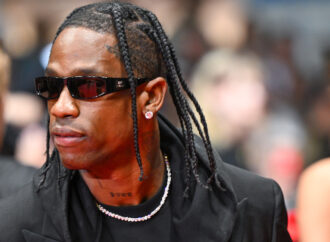 Travis Scott a fost eliberat din arestul poliției Travis Scott a fost eliberat din arestul poliției