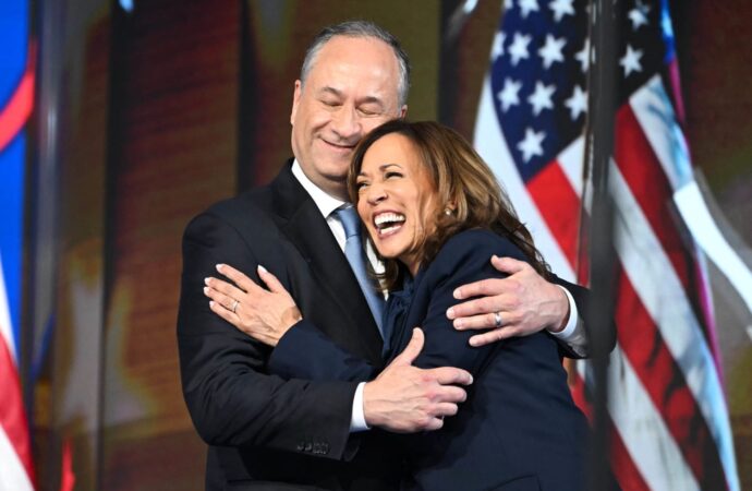 Cum a început povestea de dragoste dintre Kamala Harris și Doug? Cum a început povestea de dragoste dintre Kamala Harris și Doug?