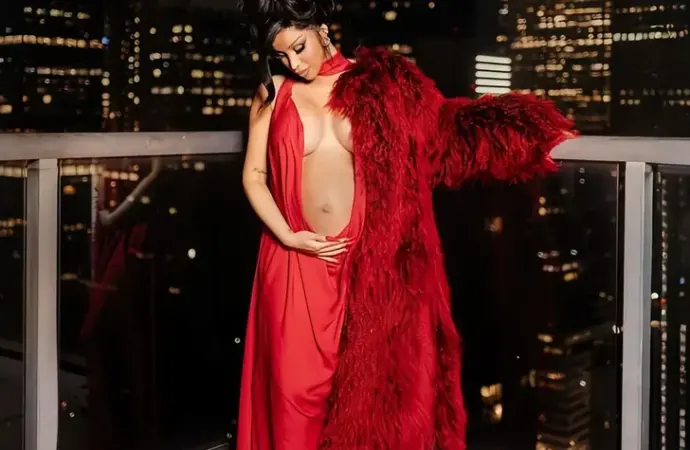 Cardi B a anunțat pe că este însărcinată din nou