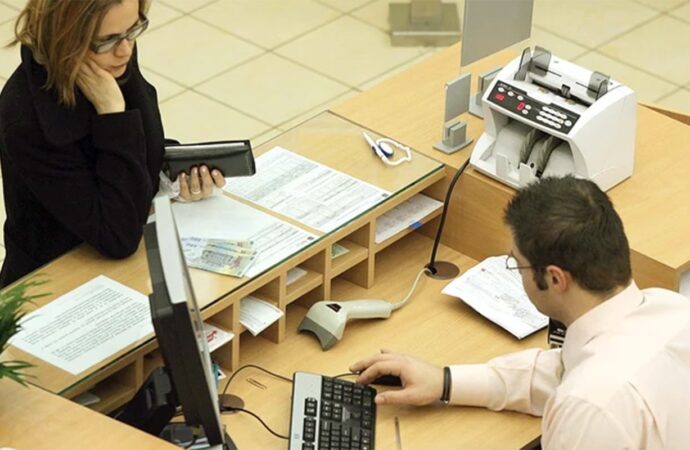 Acești români vor fi iertați de toate datoriile la bănci. „Legea celei de-a doua șanse” a devenit oficială Acești români vor fi iertați de toate datoriile la bănci. „Legea celei de-a doua șanse” a devenit oficială