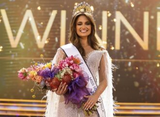 Cine este prima concurentă surdă încoronată Miss Africa de Sud Cine este prima concurentă surdă încoronată Miss Africa de Sud