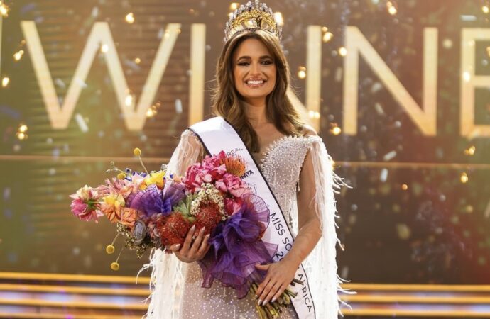 Cine este prima concurentă surdă încoronată Miss Africa de Sud Cine este prima concurentă surdă încoronată Miss Africa de Sud