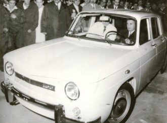 Povestea primei mașini Dacia produse în România. Cum arăta DACIA 1100, cu portbagaj în față și motor în spate, la volanul căreia s-a urcat CEAUȘESCU Povestea primei mașini Dacia produse în România. Cum arăta DACIA 1100, cu portbagaj în față și motor în spate, la volanul căreia s-a urcat CEAUȘESCU
