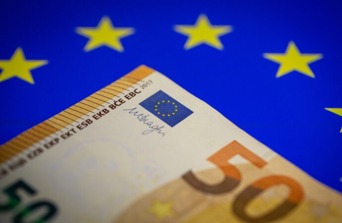 Euro a atins un nivel RECORD, faţă de dolar din iulie 2023 Euro a atins un nivel RECORD, faţă de dolar din iulie 2023