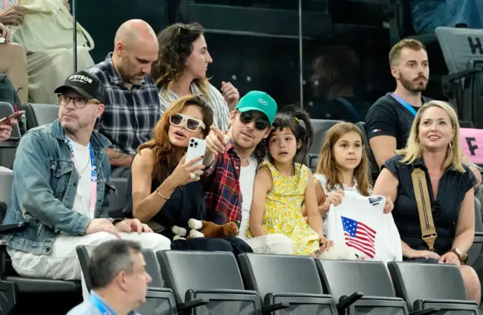 Ryan Gosling și Eva Mendes au avut o ieșire rară în public la JO Ryan Gosling și Eva Mendes au avut o ieșire rară în public la JO