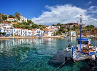 Pățania unor români care și-au petrecut vacanța în Grecia. „Profită că nu înțelegem alfabetul lor” Pățania unor români care și-au petrecut vacanța în Grecia. „Profită că nu înțelegem alfabetul lor”