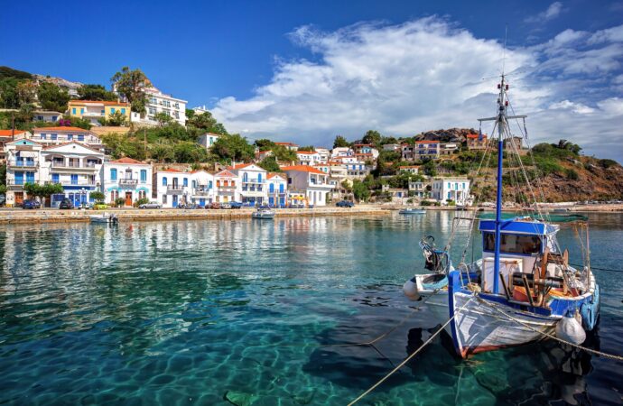 Pățania unor români care și-au petrecut vacanța în Grecia. „Profită că nu înțelegem alfabetul lor” Pățania unor români care și-au petrecut vacanța în Grecia. „Profită că nu înțelegem alfabetul lor”