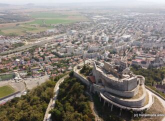 Spectaculoasa cetate medievală din vest își pierde turiștii. Telecabina nouă de patru milioane de euro, pe butuci