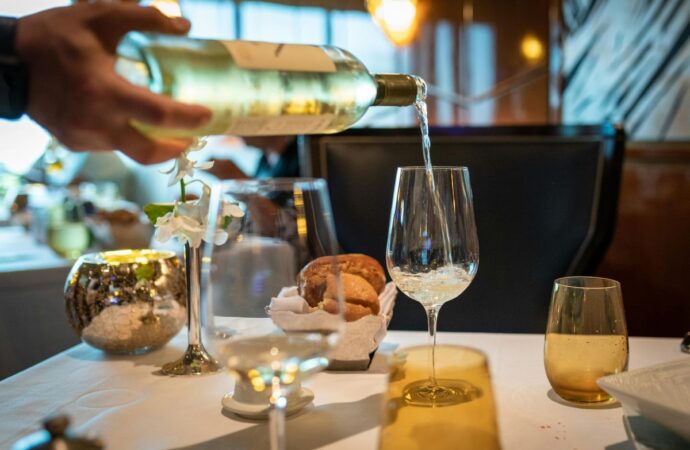 Orașul turistic în care un pahar de vin costă puțin peste un euro