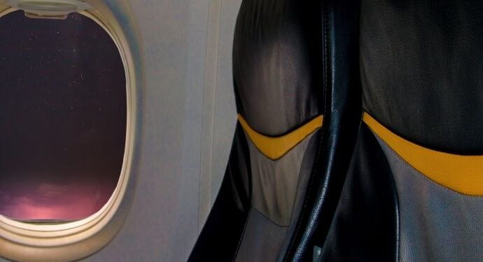 Răspunsul Ryanair pentru o turistă care s-a plâns că nu a avut loc la geam: „Poate ar fi bine să te uiți data viitoare”