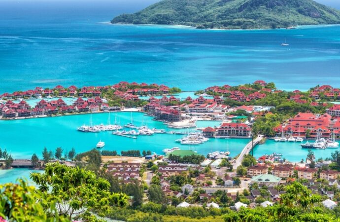 Spune adio iernii: 10 insule spectaculoase din Seychelles te așteaptă să le explorezi