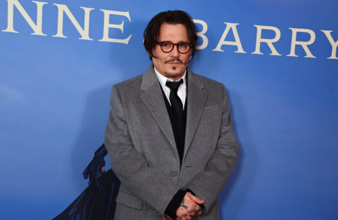 Johnny Depp lansează o expoziție de artă imersivă Johnny Depp lansează o expoziție de artă imersivă