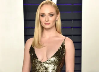 Sophie Turner spune că este „o luptă să fii o mamă singură”