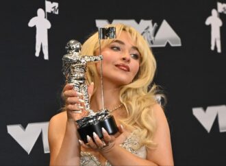 Vedetele de la MTV VMA au purtat ținute de vis, dar și de coșmar Vedetele de la MTV VMA au purtat ținute de vis, dar și de coșmar