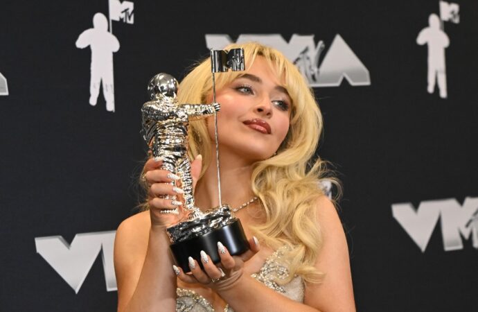 Vedetele de la MTV VMA au purtat ținute de vis, dar și de coșmar Vedetele de la MTV VMA au purtat ținute de vis, dar și de coșmar