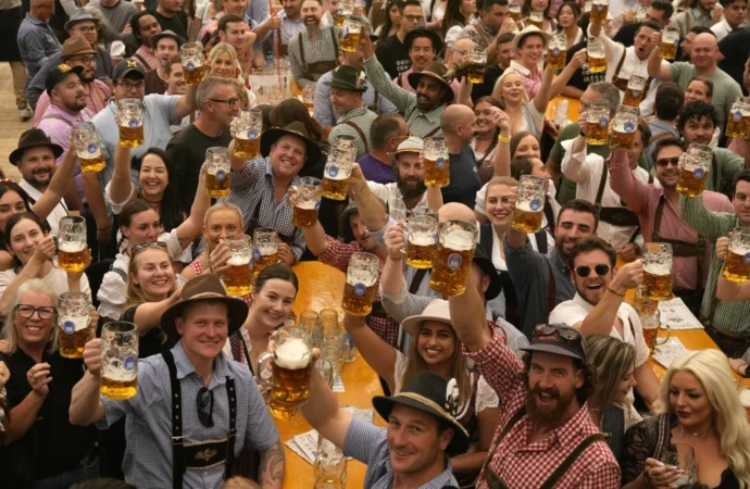 Oktoberfest 2024 începe cu mai multă securitate și reguli stricte Oktoberfest 2024 începe cu mai multă securitate și reguli stricte