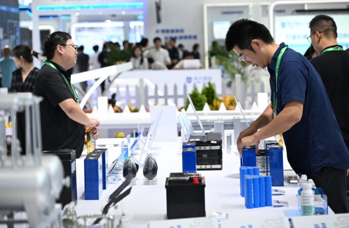 Economia CHINEI încetinește, iar acest lucru generează tensiuni comerciale suplimentare Economia CHINEI încetinește, iar acest lucru generează tensiuni comerciale suplimentare