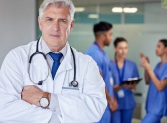 Medicii se vor PENSIONA la 70 de ani sau deloc, în anumite condiții Medicii se vor PENSIONA la 70 de ani sau deloc, în anumite condiții