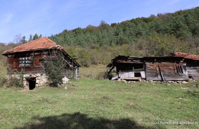 Cel mai ciudat cătun părăsit din Munții Șureanu. Oamenilor le era teamă să mai rămână aici noaptea
