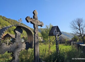 Drumeții de toamnă spre satele din Munții Poiana Ruscă. Traseele de vis din Ținutul Pădurenilor Drumeții de toamnă spre satele din Munții Poiana Ruscă. Traseele de vis din Ținutul Pădurenilor