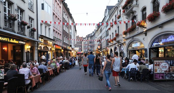 Orașul care atrage turiștii cu „cel mai lung bar din lume” Orașul care atrage turiștii cu „cel mai lung bar din lume”