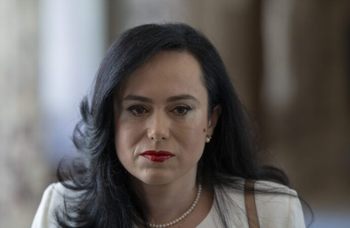 Primul contract colectiv la nivel de sector în domeniul bancar din România a fost finalizat şi SEMNAT