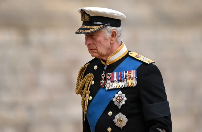 Regele Charles „întrerupe” tratamentul împotriva cancerului Regele Charles „întrerupe” tratamentul împotriva cancerului