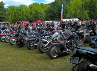 Motocicliștii din Cluj sărbătoresc închiderea anului moto Motocicliștii din Cluj sărbătoresc închiderea anului moto