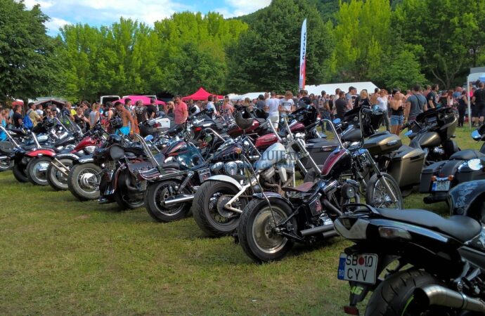 Motocicliștii din Cluj sărbătoresc închiderea anului moto Motocicliștii din Cluj sărbătoresc închiderea anului moto