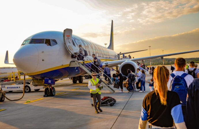 Claudia Tocilă, director agenție de turism, despre când găsim cele mai IEFTINE bilete de avion Claudia Tocilă, director agenție de turism, despre când găsim cele mai IEFTINE bilete de avion