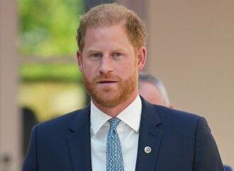 Prințul Harry își continuă angajamentele caritabile în Africa Prințul Harry își continuă angajamentele caritabile în Africa