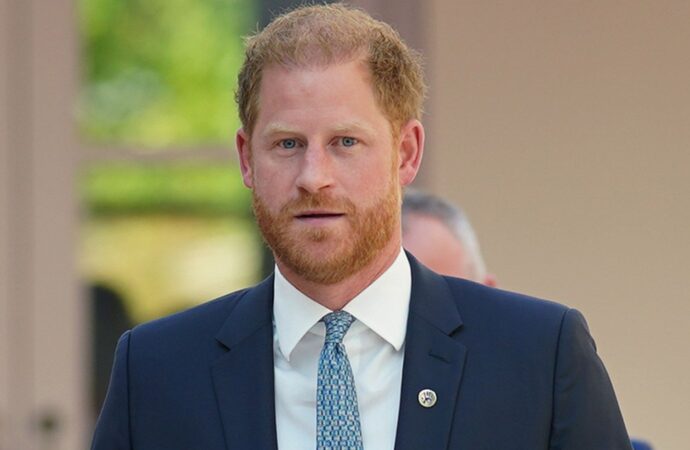 Prințul Harry își continuă angajamentele caritabile în Africa Prințul Harry își continuă angajamentele caritabile în Africa