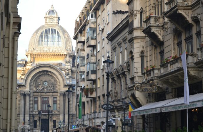Bucureștiul, prezentat de un vlogger american i-a cucerit pe străini: „Sunt uluit ce frumos e, părți ale orașului arată ca o operă de artă” Bucureștiul, prezentat de un vlogger american i-a cucerit pe străini: „Sunt uluit ce frumos e, părți ale orașului arată ca o operă de artă”