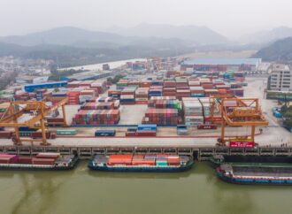 UE anunță intrarea în vigoare a TAXELOR VAMALE impuse mașinilor electrice chineze /Beijingul amenință cu măsuri de retorsiune UE anunță intrarea în vigoare a TAXELOR VAMALE impuse mașinilor electrice chineze /Beijingul amenință cu măsuri de retorsiune