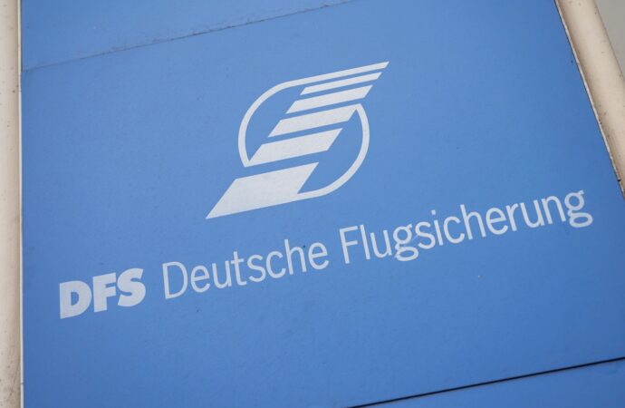 AGLOMERAȚIE pe aeroporturile din Germania /Sute de curse aeriene au întârzieri din cauza unor probleme tehnice
