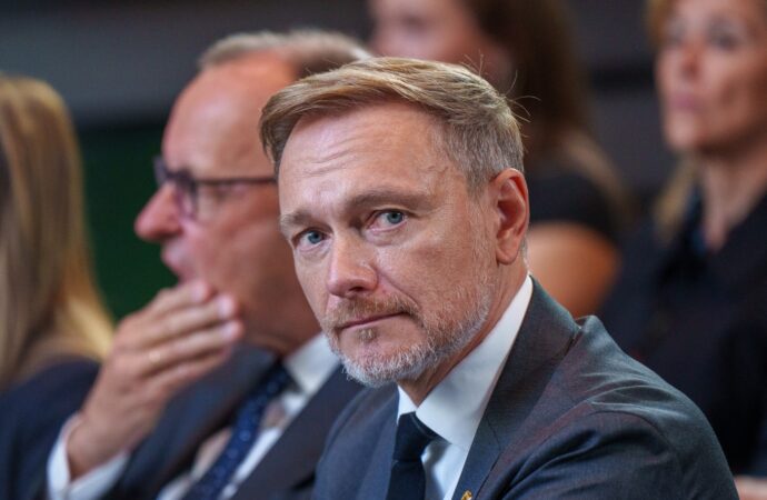 Modelul ECONOMIC german nu este disfuncțional Modelul ECONOMIC german nu este disfuncțional