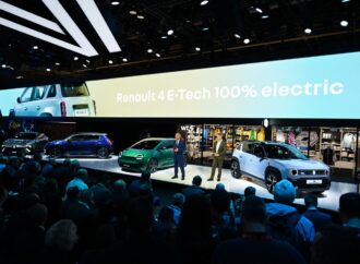 Renault a găsit soluția în implementarea unei strategii privind tranziția către mașinile ELECTRICE. Se va axa pe producția modelelor hibride Renault a găsit soluția în implementarea unei strategii privind tranziția către mașinile ELECTRICE. Se va axa pe producția modelelor hibride