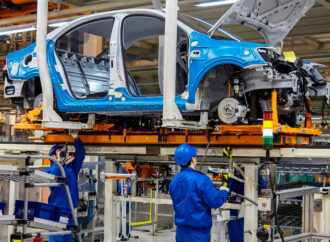 Pentru prima dată în istoria sa de 87 de ani, o mare companie AUTO anunță că va închide fabrici. România va fi grav afectată Pentru prima dată în istoria sa de 87 de ani, o mare companie AUTO anunță că va închide fabrici. România va fi grav afectată
