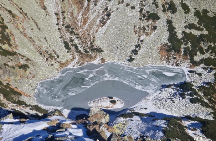 Cel mai frumos lac glaciar din Retezat a înghețat. Imagini spectaculoase cu Tăul Țapului, aflat la peste 2.000 de metri Cel mai frumos lac glaciar din Retezat a înghețat. Imagini spectaculoase cu Tăul Țapului, aflat la peste 2.000 de metri