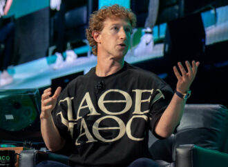 Jeff Bezos, Elon Musk și Mark Zuckerberg își schimbă radical stilul vestimentar. Cum explică psihologii această transformare în rândul miliardarilor Jeff Bezos, Elon Musk și Mark Zuckerberg își schimbă radical stilul vestimentar. Cum explică psihologii această transformare în rândul miliardarilor