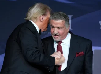 Sylvester Stallone îl numește pe Trump „al doilea Washington” Sylvester Stallone îl numește pe Trump „al doilea Washington”