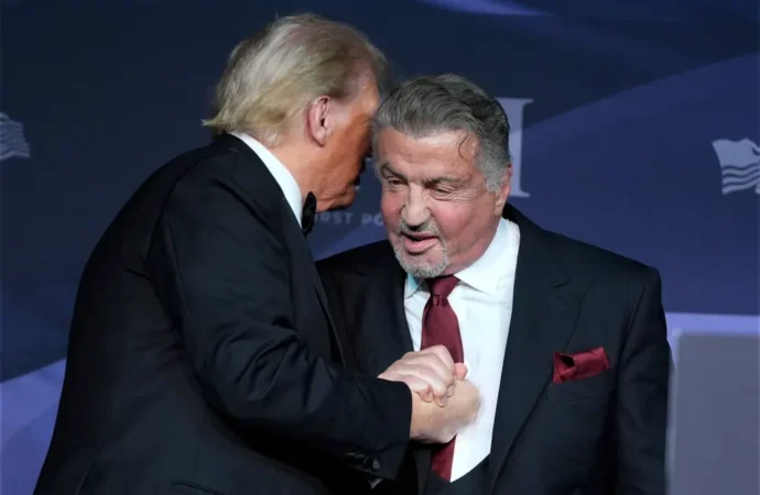 Sylvester Stallone îl numește pe Trump „al doilea Washington” Sylvester Stallone îl numește pe Trump „al doilea Washington”